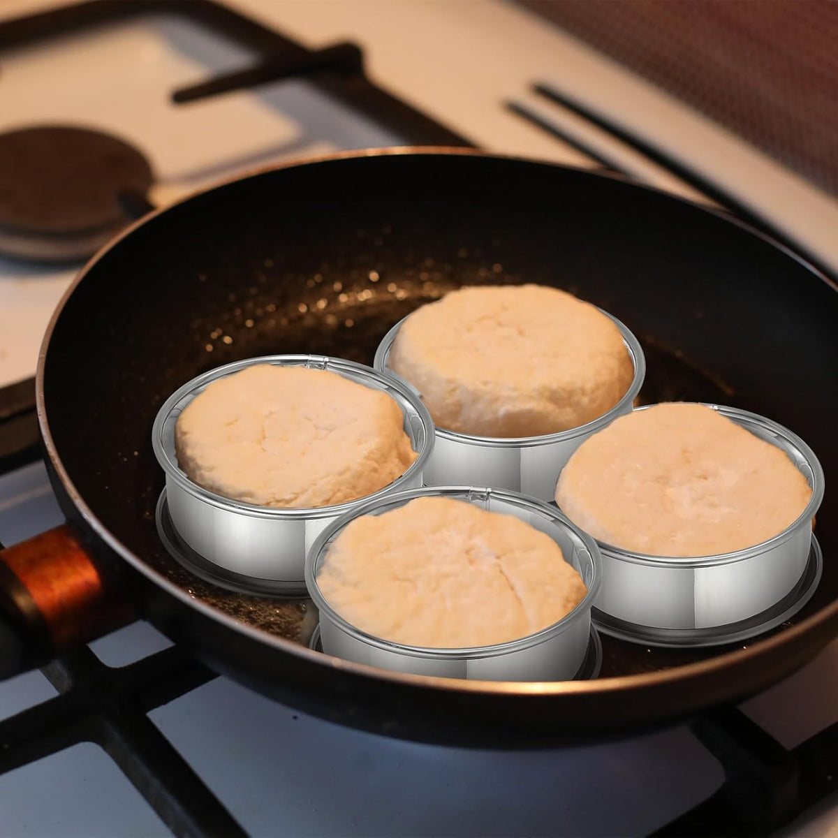 HARFINGTON 4pcs Crumpet Rings 3.94" Nonstick Round Cake Ring Stainless Steel Double Rolled English Pastry Rings for Kitchen Baking Crumpet Dessert, Silver