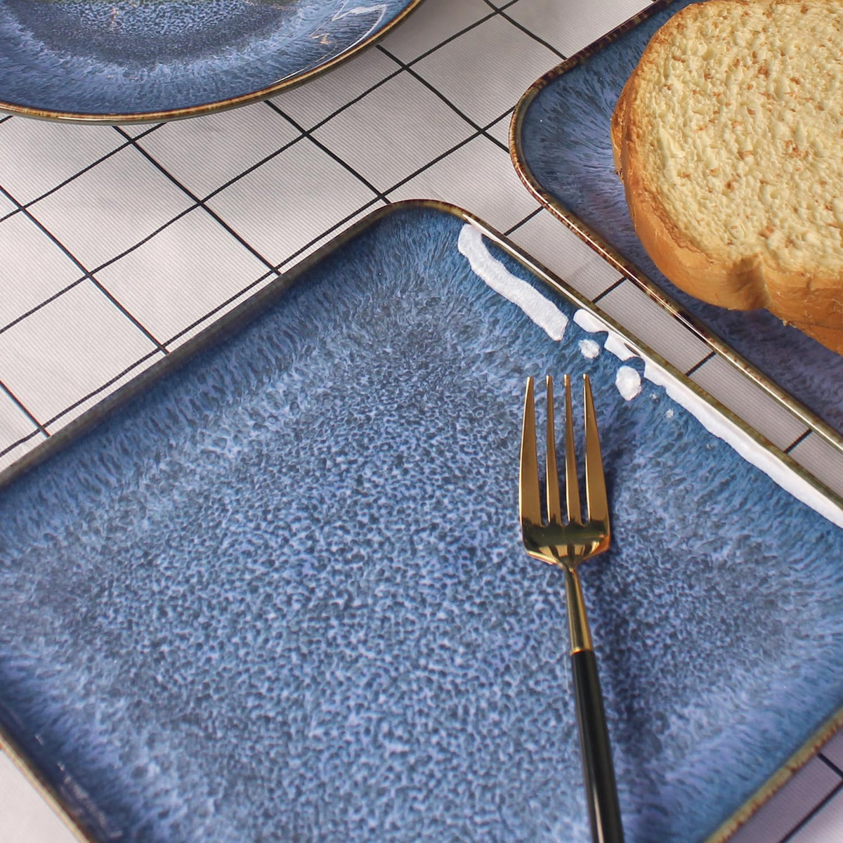 4-piece ceramic dinner plate set, suitable for steak, pasta and pizza, microwave- and dishwasher-safe, scratch-resistant, blue 9-inch square dinner plate
