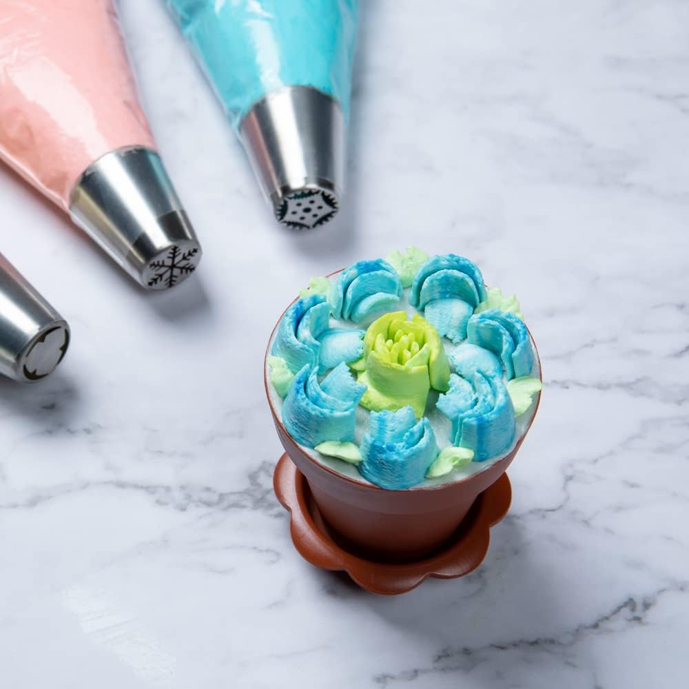 Restaurantware-Russian Piping Tip, 1 Petal Cake Decor Piping Tip - #35, Corrosion-Resistant, Stainless Steel Decorating Tip For Frosting, Dishwashable, Decorate Cupcakes, Cakes, or Cookies