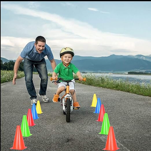 Alyoen 9 inch Traffic Cones, Plastic Sports Cones, Soccer Training Cones for Outdoor Activity & Festive Events (Sets of 10/15/ 20)