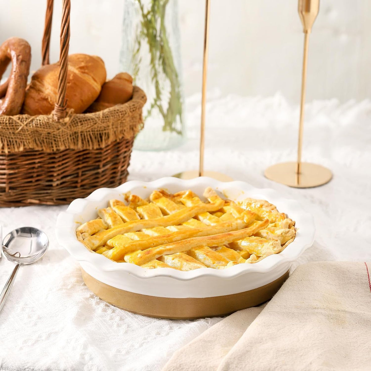 Hasense Ceramic Pie Pan, 9 Inch Quiche Pie Dish for Baking, Apple Pie, Tart, and Cake, Farmhouse White Round Baking Dish, Microwave & Oven Safe, Ideal Gift for Kitchen