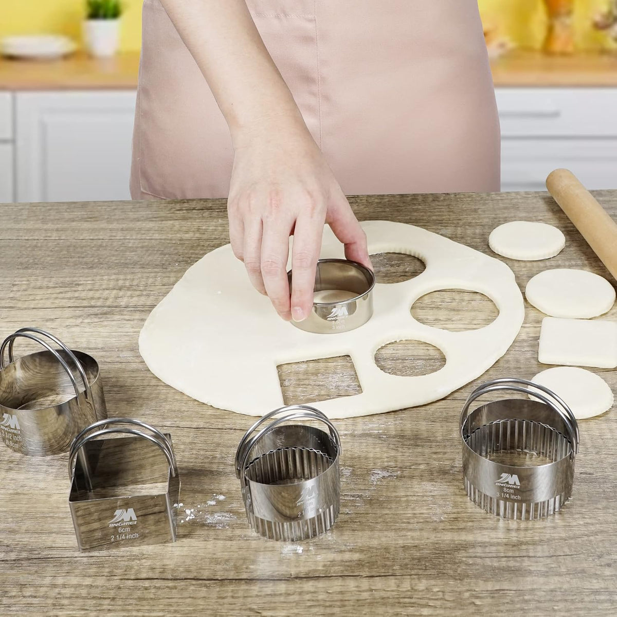 M JNGMEI 4 Pieces Stainless Steel Cookie Cutter Set Biscuit Cutter 2.25inch, 2.75inch, 3.25inch,3.5inch Biscuit Plain Edge Round Cutters Sizes Shape Molds Multiple Sizes