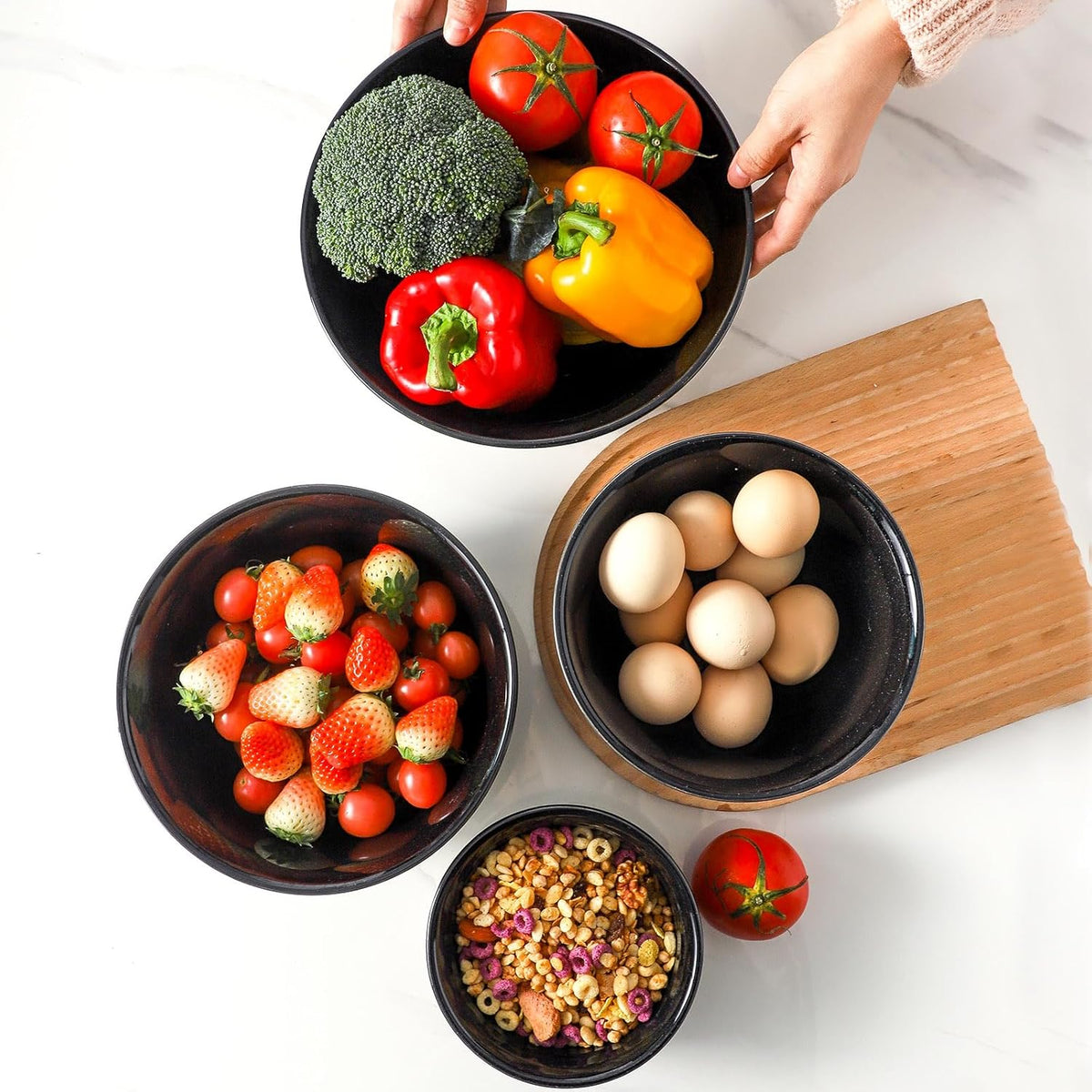 Hasense Large Ceramic Mixing Bowls, 2.1/1.5/1.0/0.5 Qt Serving Bowls for Kitchen, Nesting Salad Bowls Set for Mixing, Cooking, Baking, Fruit, Side Dishes, Holiday Serving Dishes, Set of 4, Black