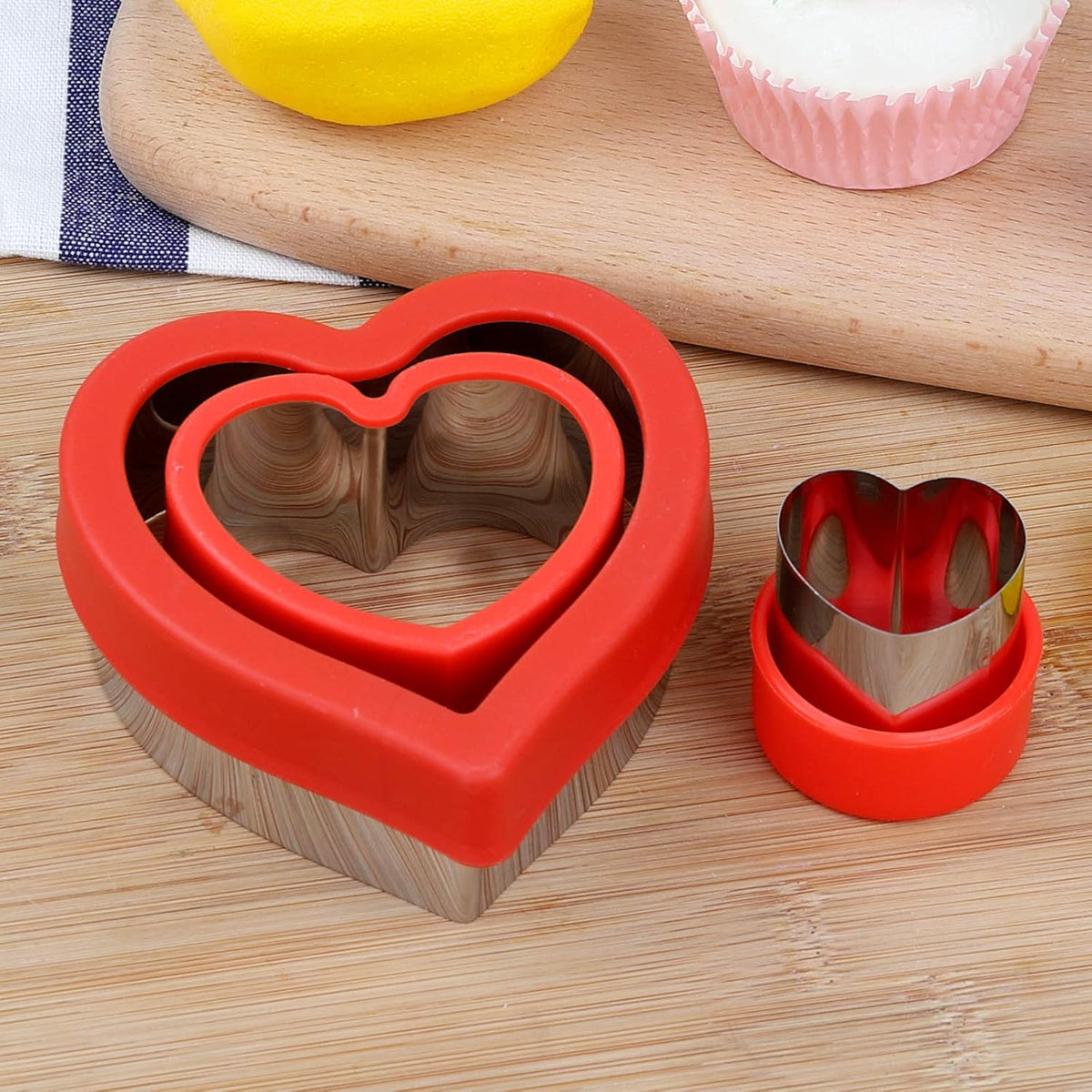 Love Heart Shape Cookie Cutters, Baking Vegetable Shape Cutters, Mini & Medium & Large Shaped Cutters,The Valentine’s Day Cutters with Red Color Biscuit Molds Fondant Cake