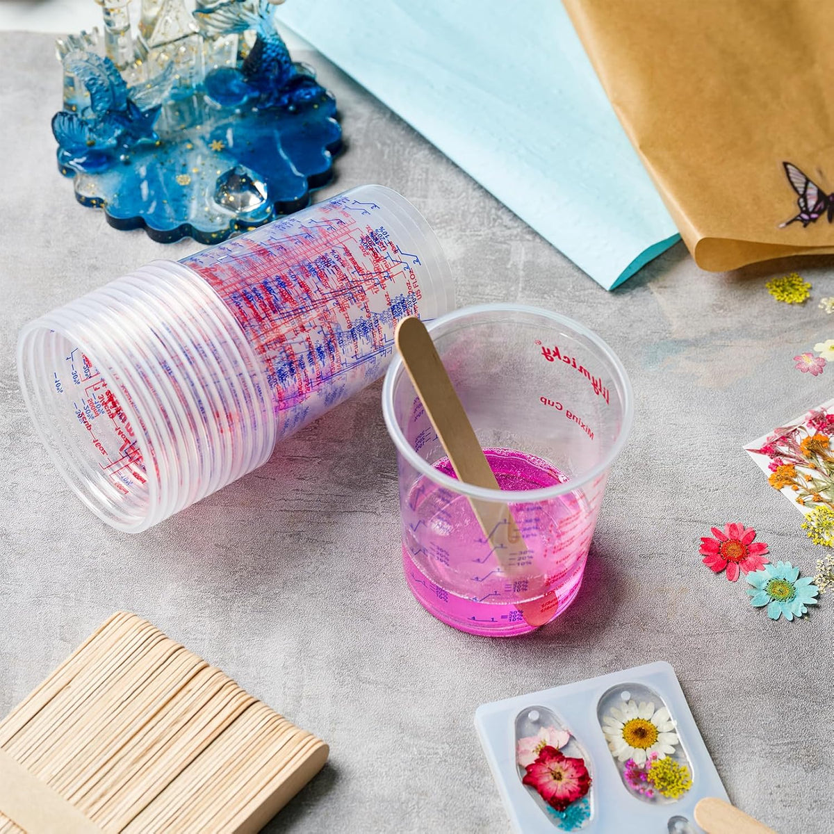 16 oz Plastic Mixing Cups, 100 Pack 16 oz (500ml) Disposable Measuring Cups with 100 Wooden Mixing Sticks, Can Be Used for Epoxy Resin, Liquid Measuring, Paint, Cooking and Baking