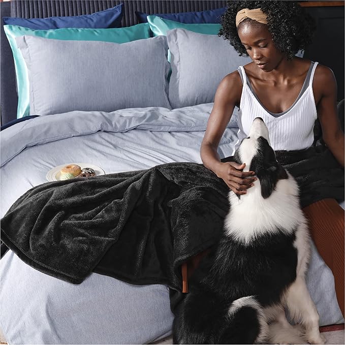 Bedsure Twin XL Fleece Blanket Dorm Bedding - Lightweight Soft Cozy Blankets for Bed, Sofa, Couch, Travel, Camping, Black, 66"x90"