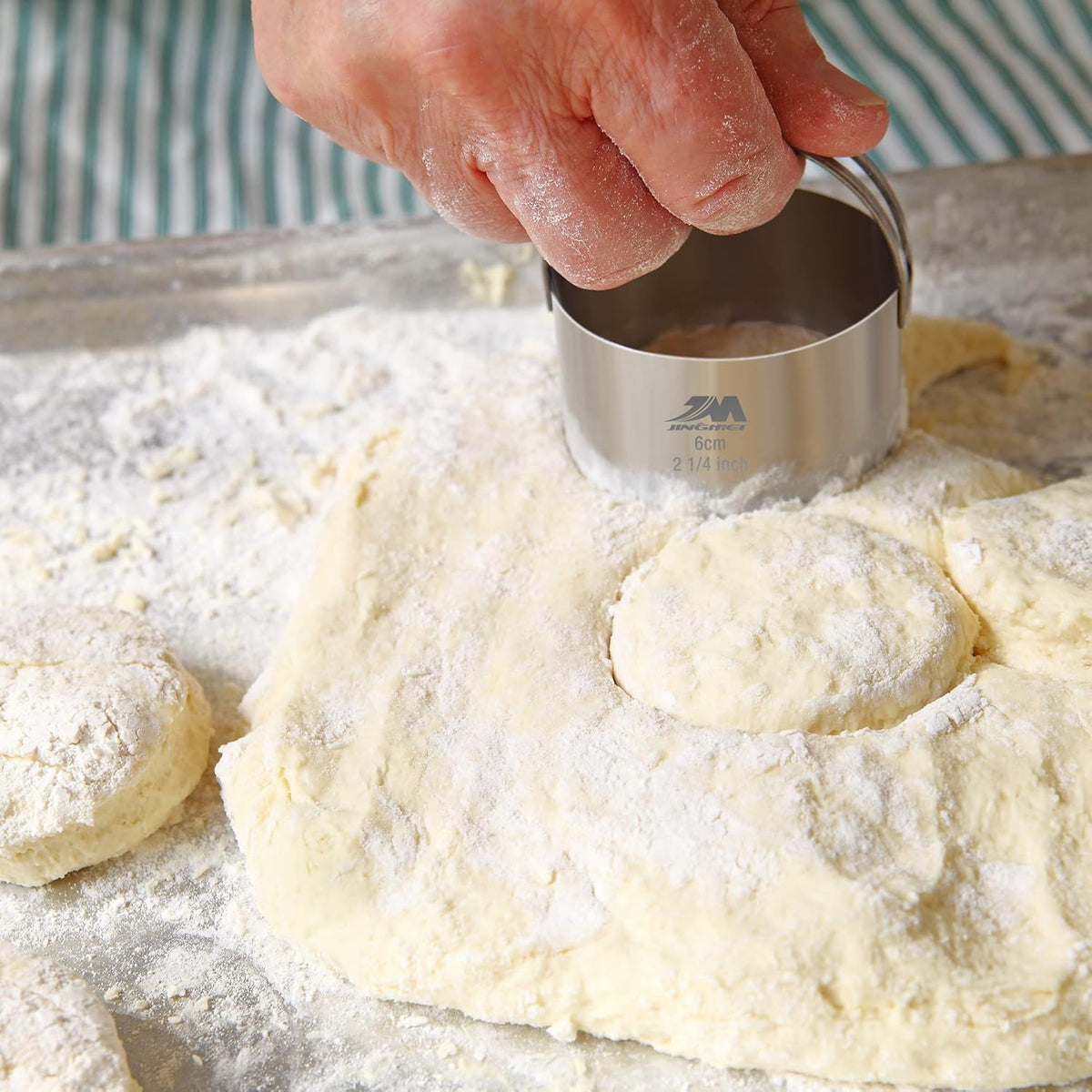 5 Pieces Circle Biscuit Cutter,Professional Stainless Steel Round Cookies Mold Tool with Handle for Baking GIFT Package