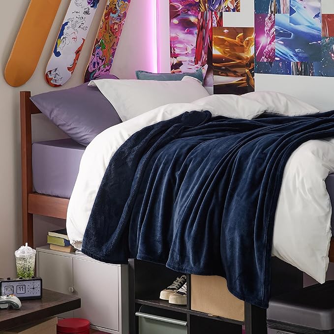 Bedsure Twin XL Fleece Blanket Dorm Bedding - Lightweight Soft Cozy Blankets for Bed, Sofa, Couch, Travel, Camping, Navy, 66"x90"