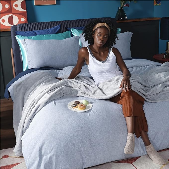 Bedsure Fleece Blankets Queen Size Light Grey - Bed Blanket Soft Lightweight Plush Fuzzy Cozy Luxury Microfiber, 90x90 inches