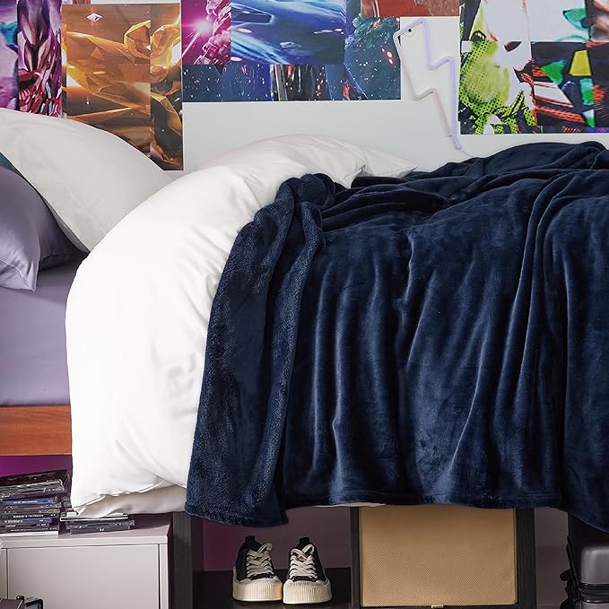 Bedsure Twin XL Fleece Blanket Dorm Bedding - Lightweight Soft Cozy Blankets for Bed, Sofa, Couch, Travel, Camping, Navy, 66"x90"